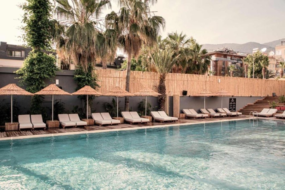 محوطه هتل محوطه هتل