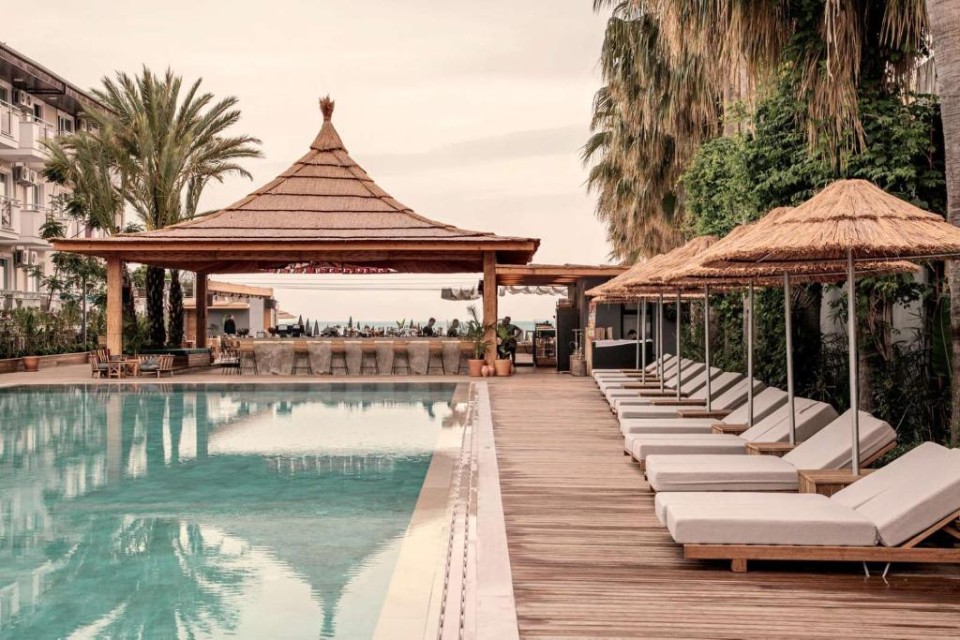 محوطه هتل محوطه هتل