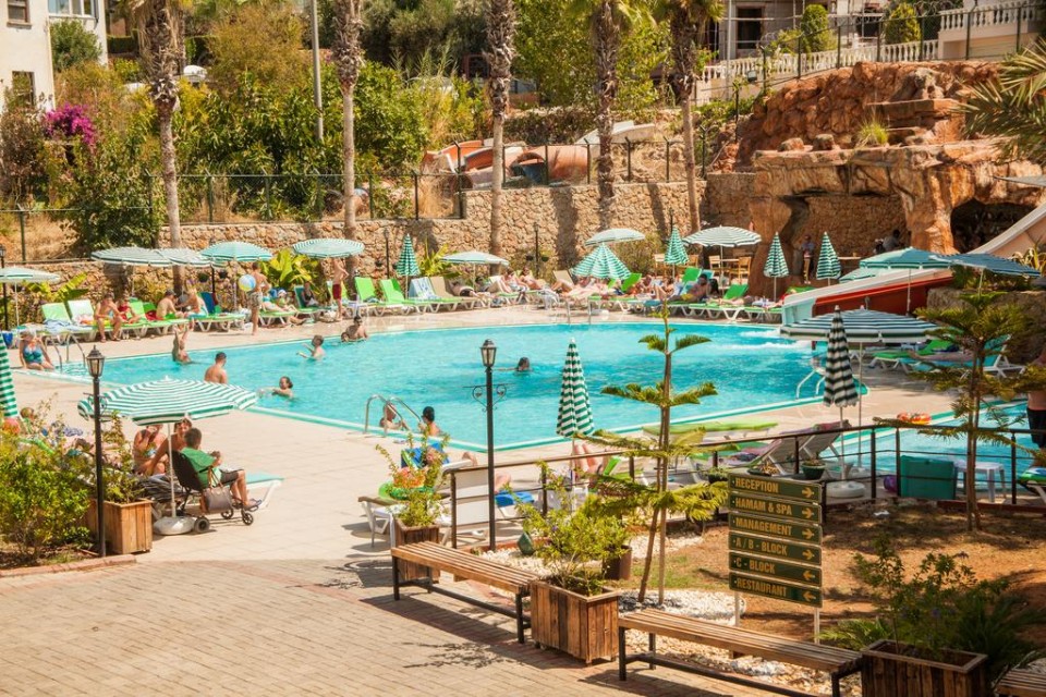 محوطه هتل محوطه هتل