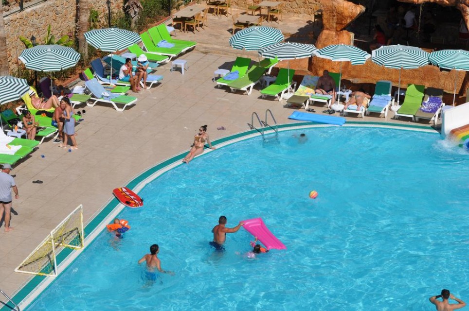 محوطه هتل محوطه هتل