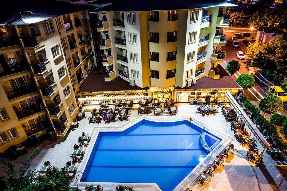 محوطه هتل محوطه هتل