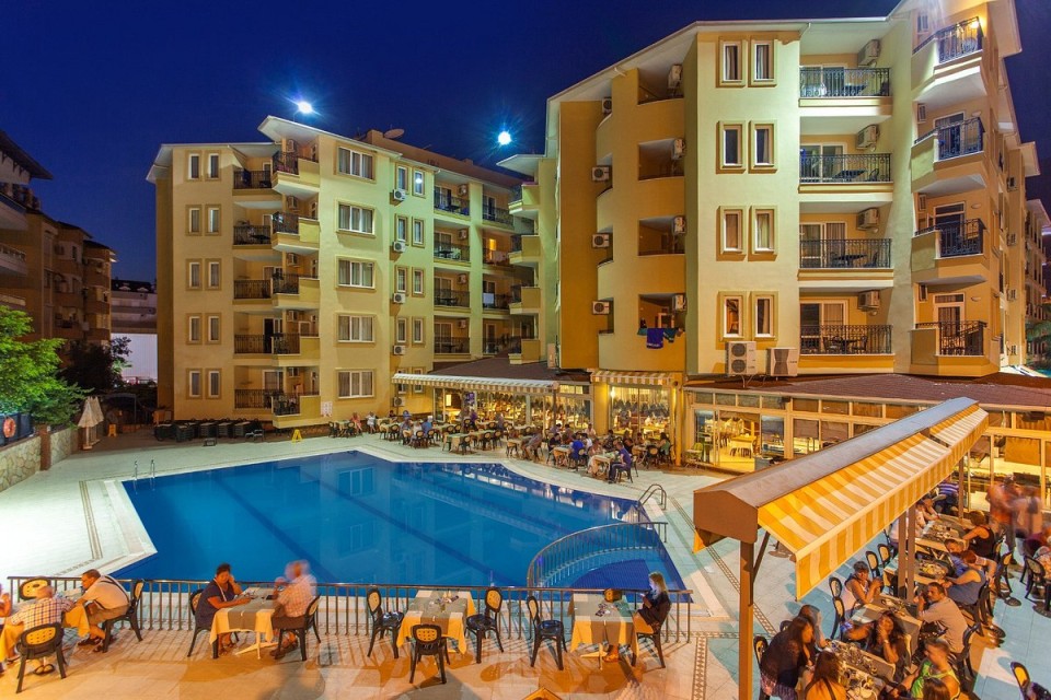 محوطه هتل محوطه هتل