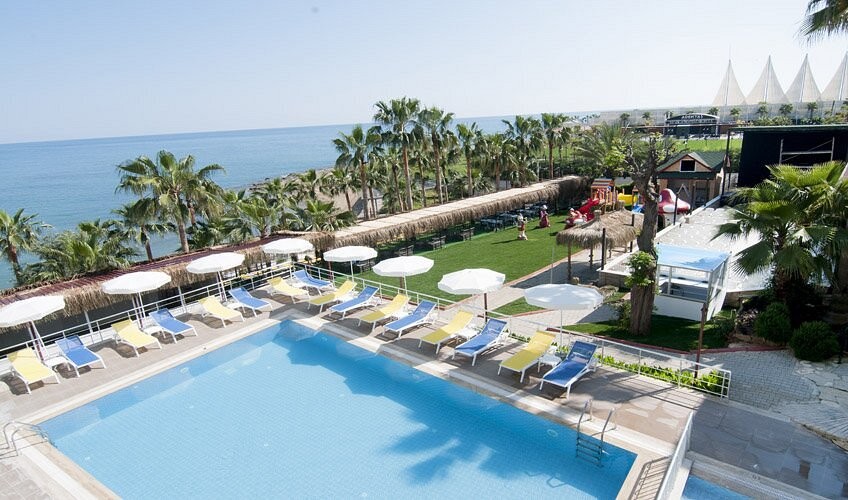 محوطه هتل محوطه هتل