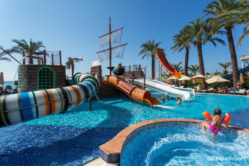 محوطه هتل محوطه هتل