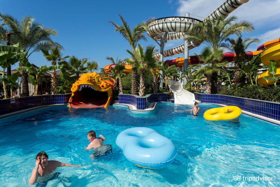 محوطه هتل محوطه هتل