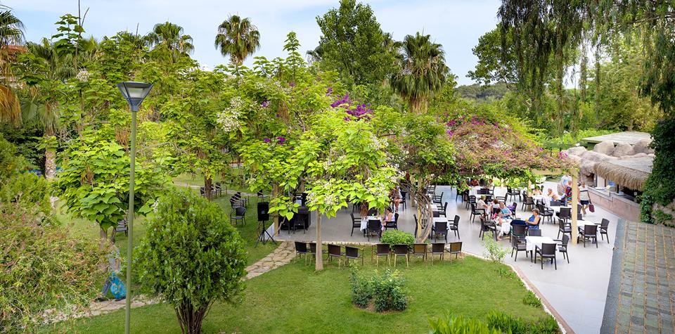 محوطه هتل محوطه هتل