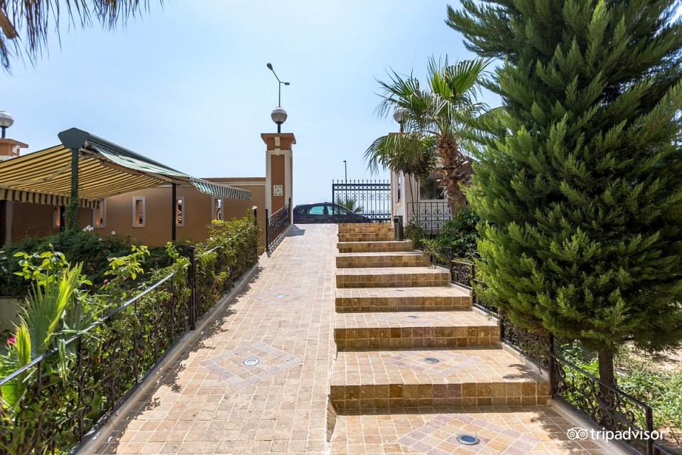 محوطه هتل محوطه هتل