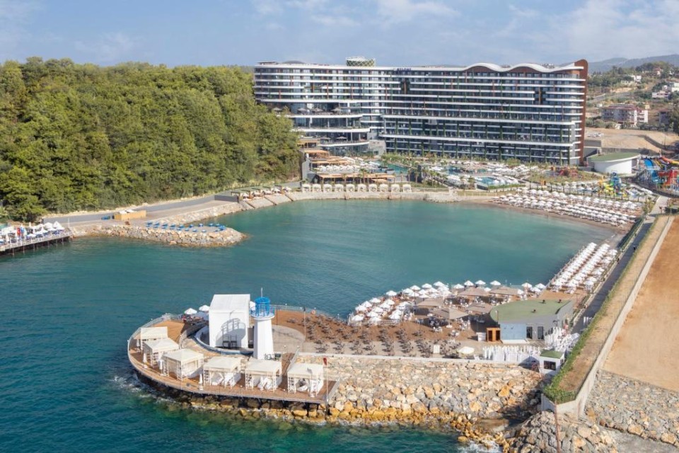 محوطه هتل محوطه هتل