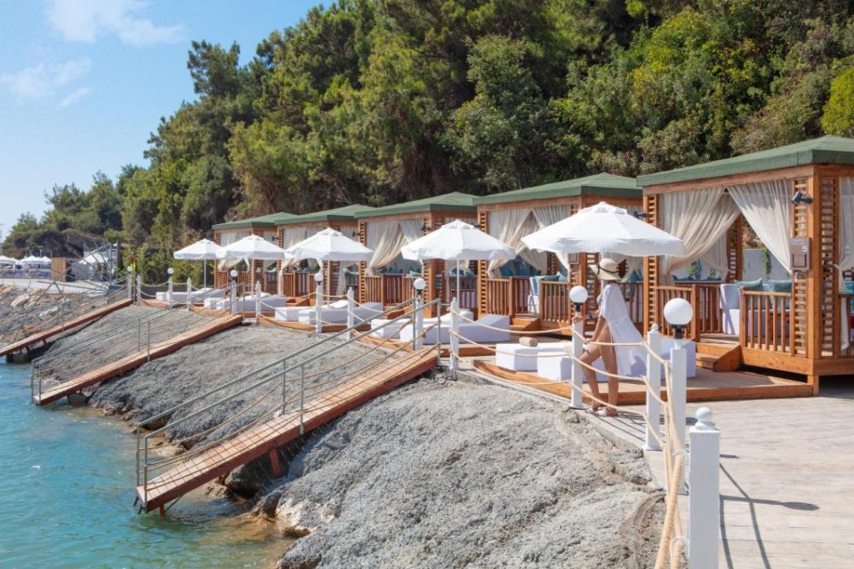 محوطه هتل محوطه هتل