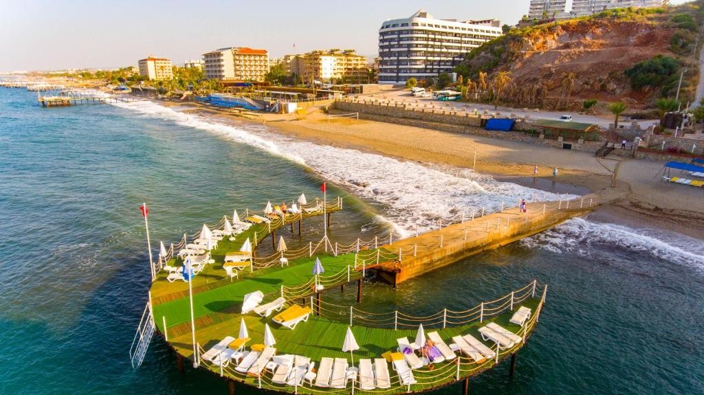 محوطه هتل محوطه هتل