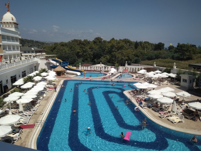 محوطه هتل محوطه هتل