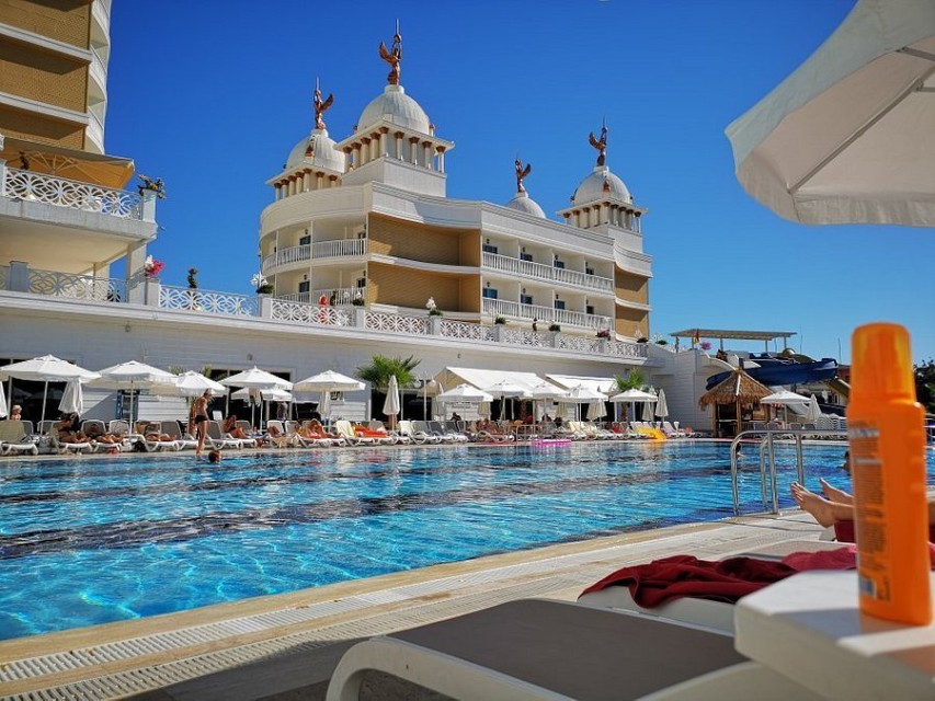 محوطه هتل محوطه هتل