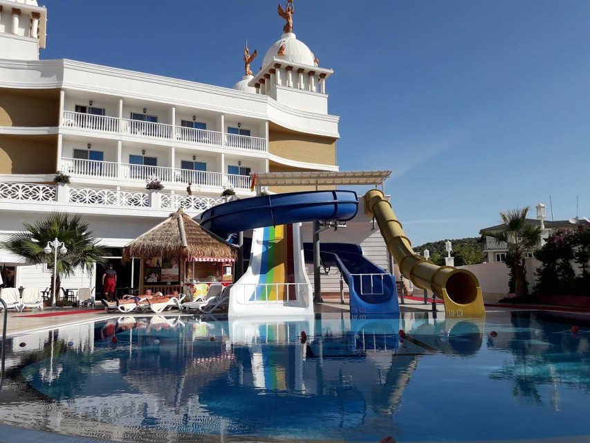 محوطه هتل محوطه هتل