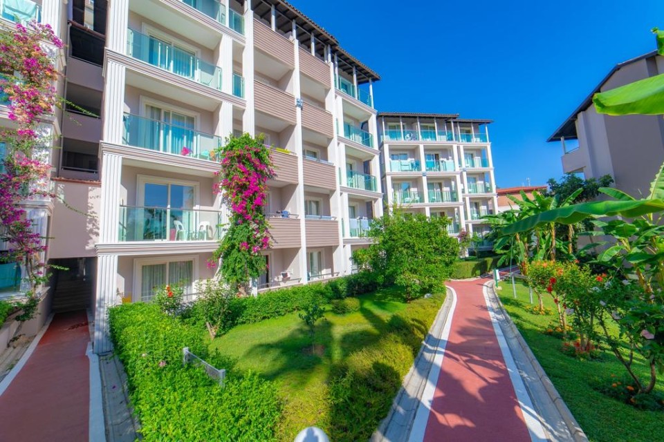 محوطه هتل محوطه هتل