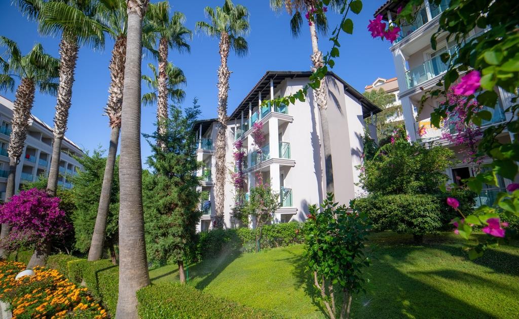 محوطه هتل محوطه هتل