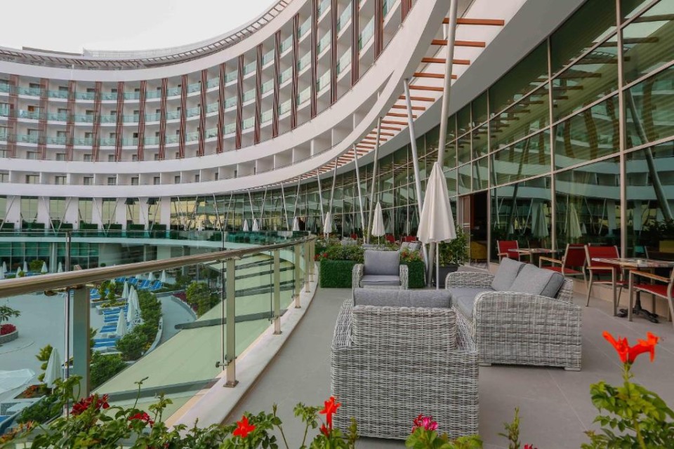 محوطه هتل محوطه هتل