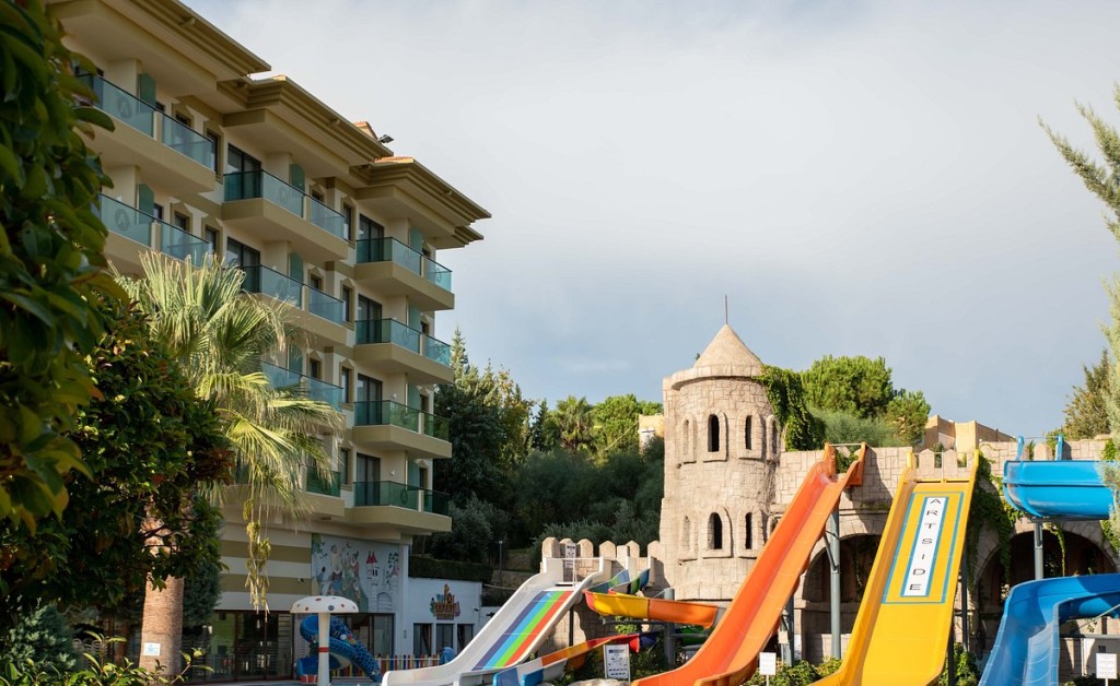 محوطه هتل محوطه هتل