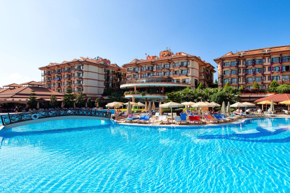 محوطه هتل محوطه هتل