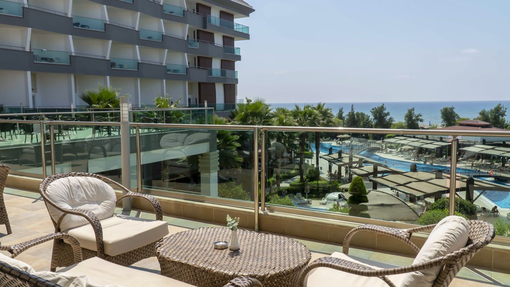 محوطه هتل محوطه هتل