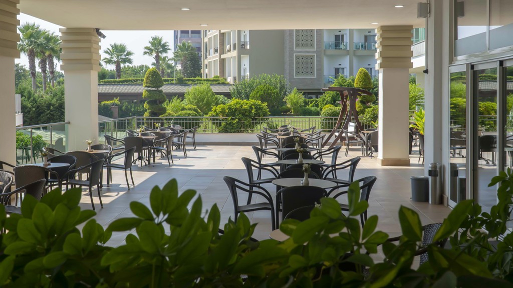 محوطه هتل محوطه هتل