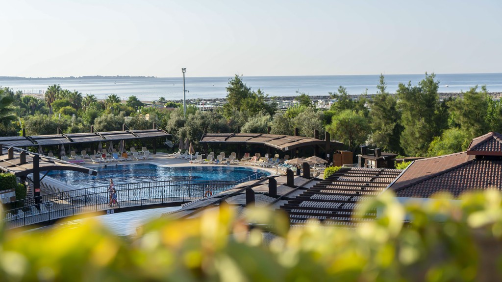 محوطه هتل محوطه هتل