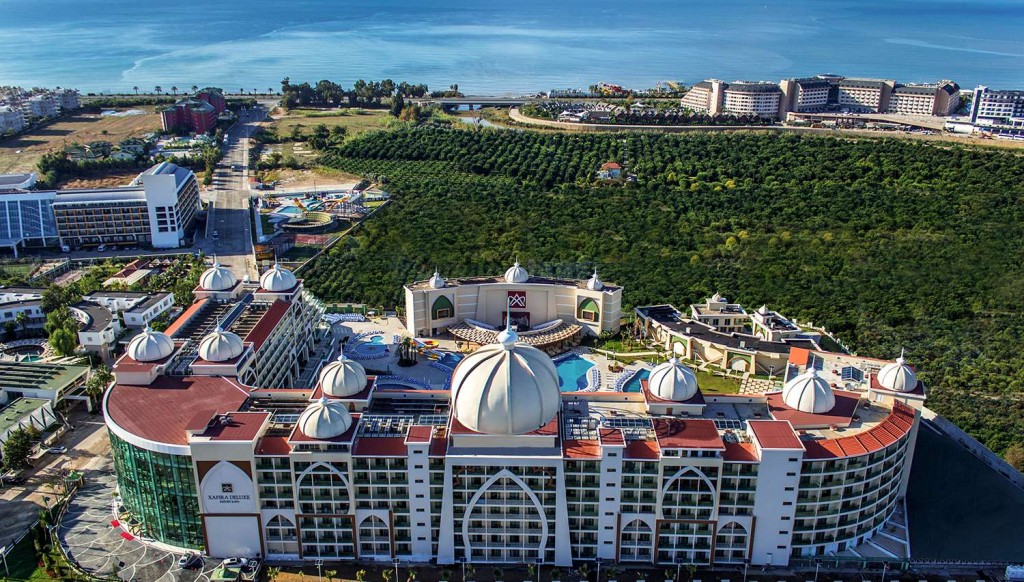 محوطه هتل محوطه هتل