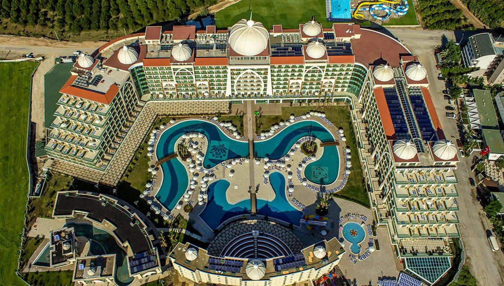 محوطه هتل محوطه هتل