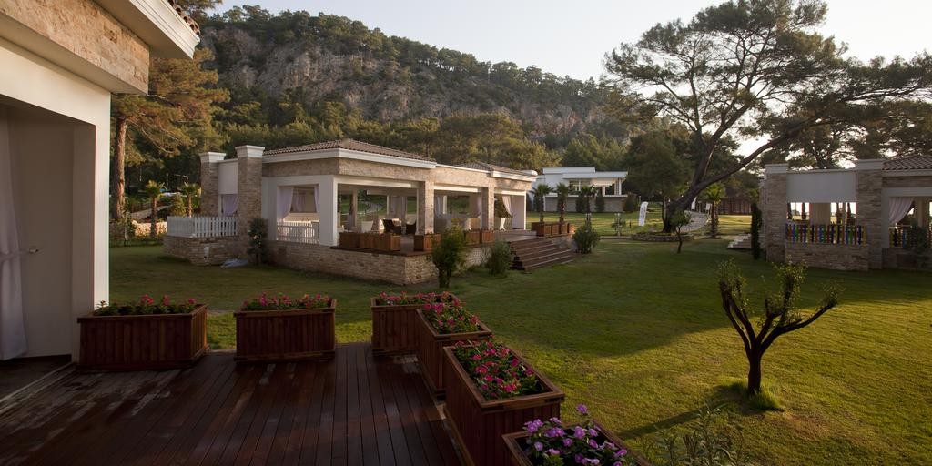 محوطه هتل محوطه هتل