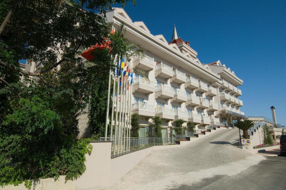 محوطه هتل محوطه هتل