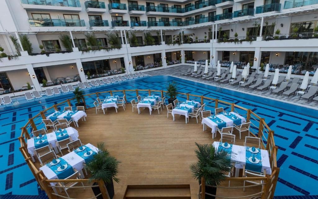 محوطه هتل محوطه هتل