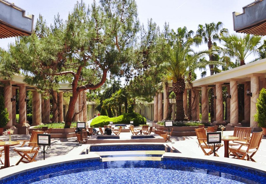 محوطه هتل محوطه هتل