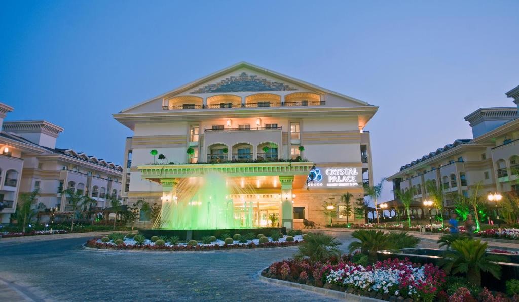 محوطه هتل محوطه هتل