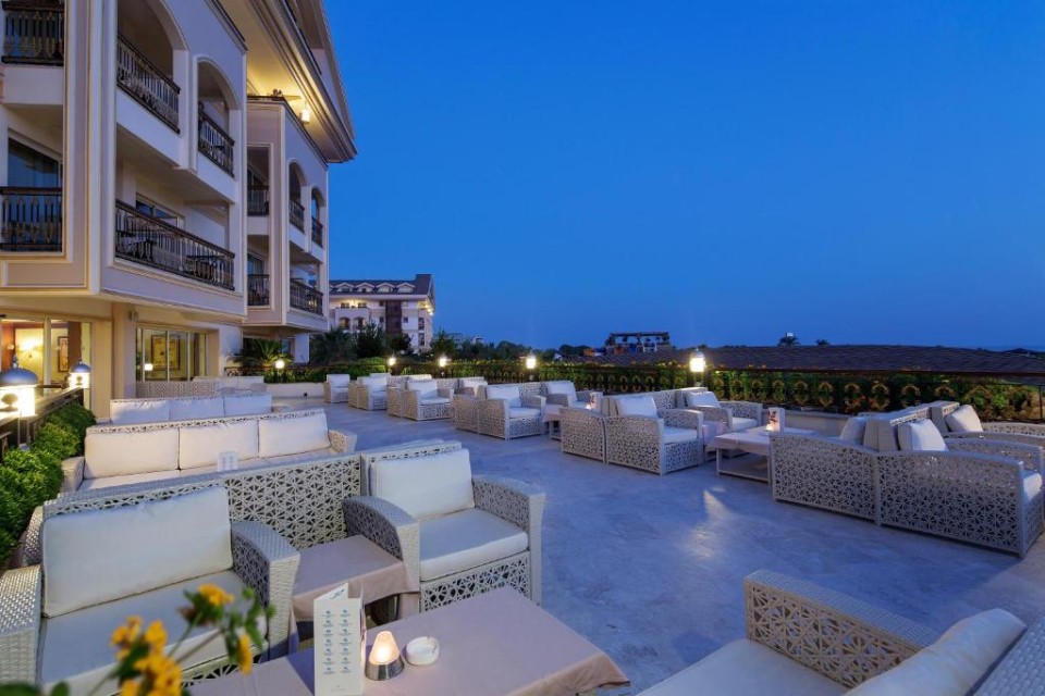 محوطه هتل محوطه هتل