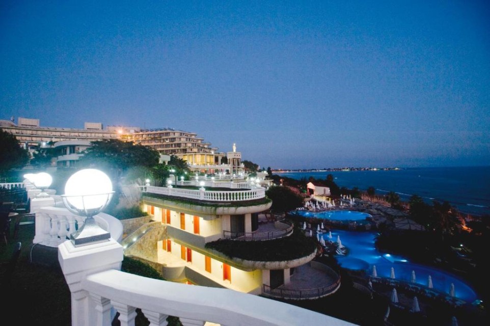 محوطه هتل محوطه هتل