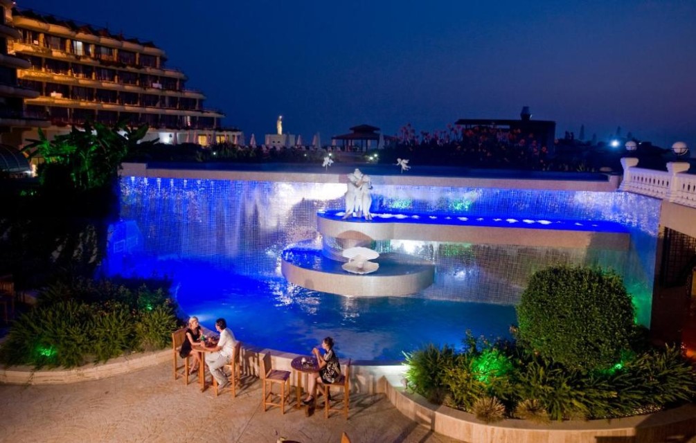 محوطه هتل محوطه هتل