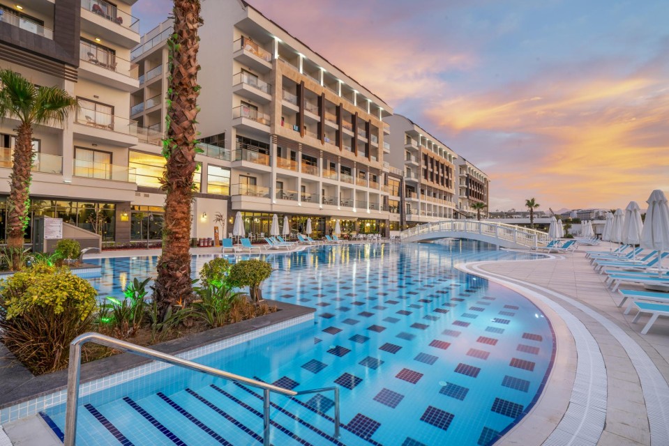 محوطه هتل محوطه هتل