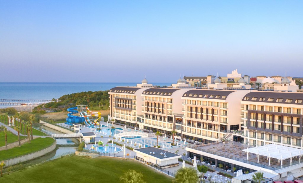 محوطه هتل محوطه هتل