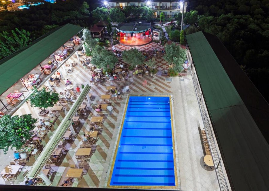 محوطه هتل محوطه هتل