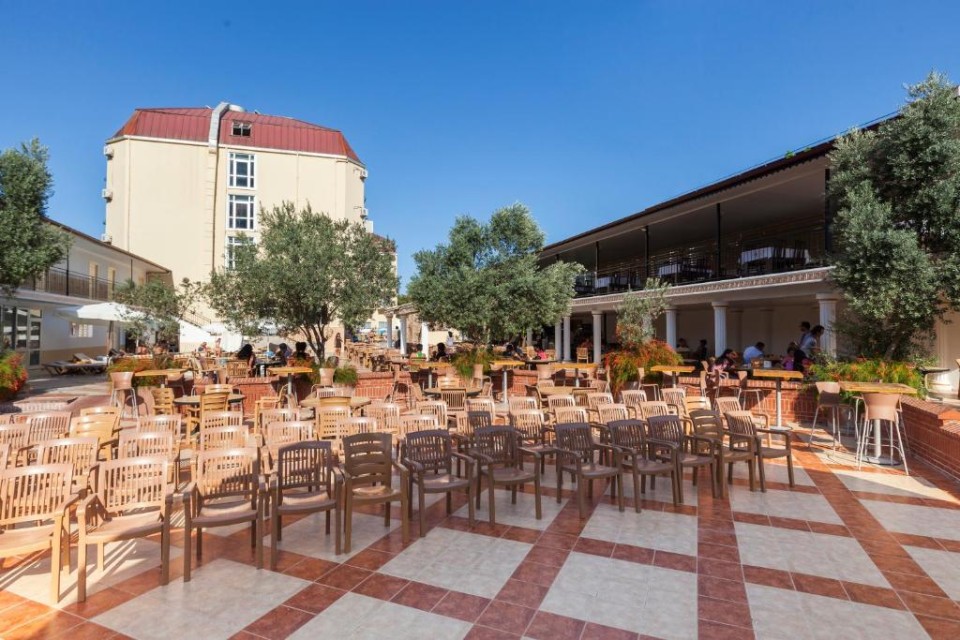 محوطه هتل محوطه هتل