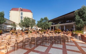 محوطه هتل محوطه هتل