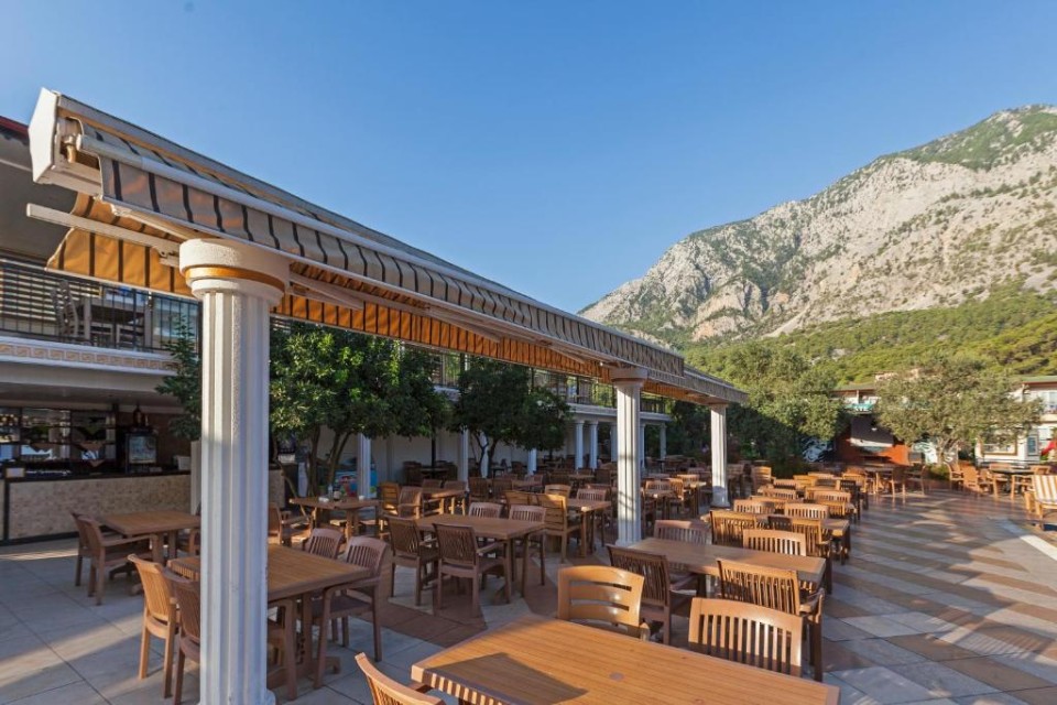 محوطه هتل محوطه هتل