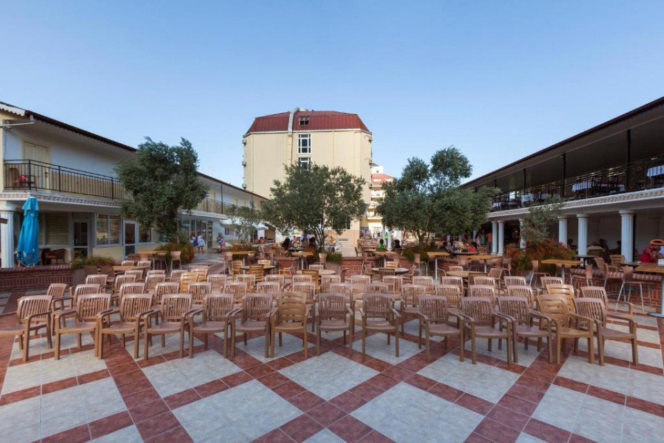 محوطه هتل محوطه هتل