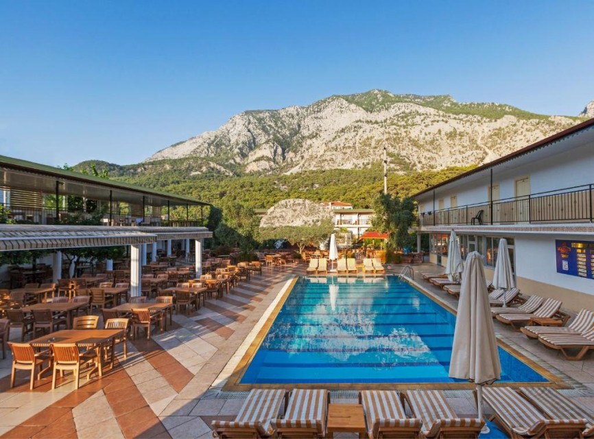 محوطه هتل محوطه هتل