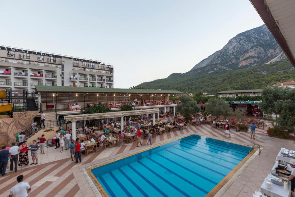 محوطه هتل محوطه هتل