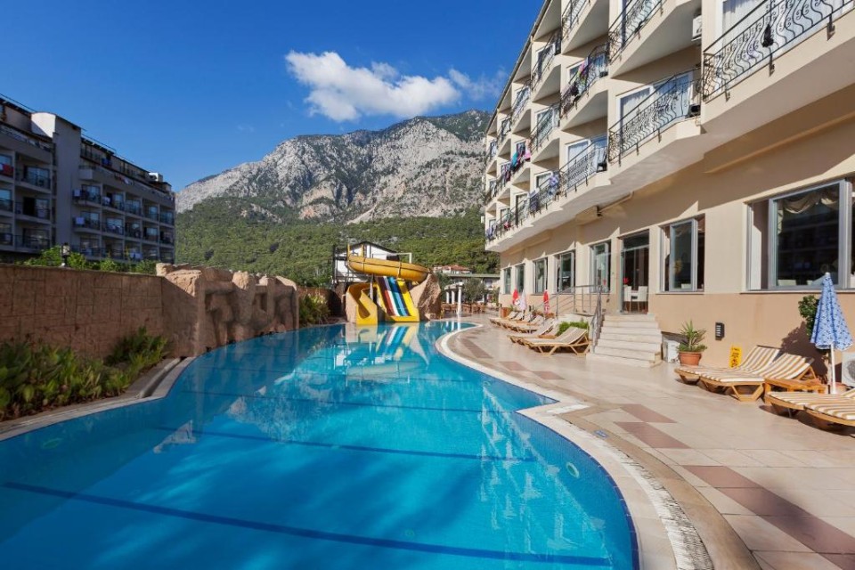 محوطه هتل محوطه هتل