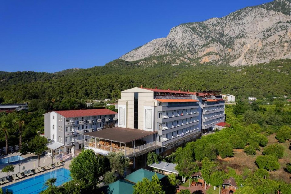 محوطه هتل محوطه هتل