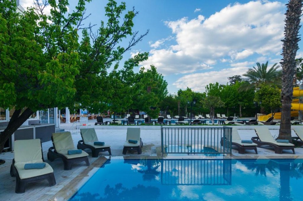 محوطه هتل محوطه هتل