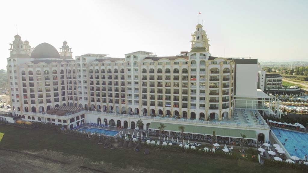 محوطه هتل محوطه هتل