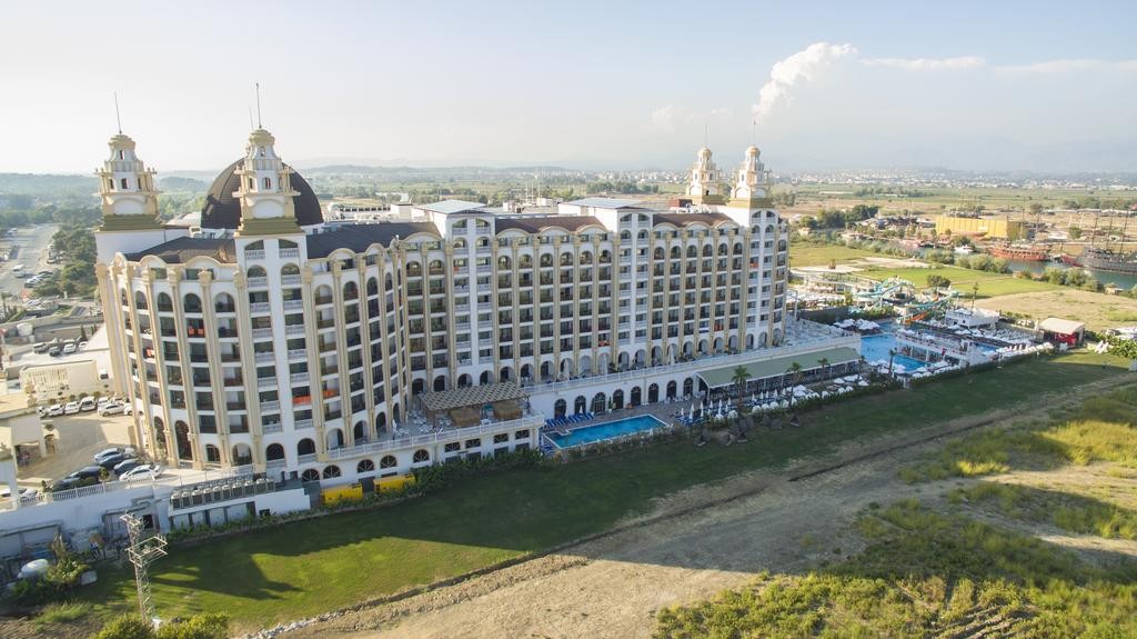 محوطه هتل محوطه هتل