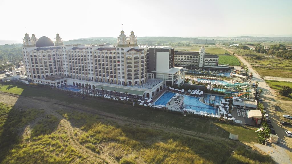 محوطه هتل محوطه هتل